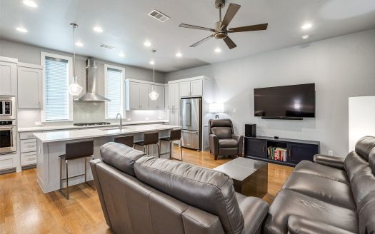 Townhouse for Sale in Dallas, TX 75204 – 2 Bedrooms, 3 Baths – $450000
