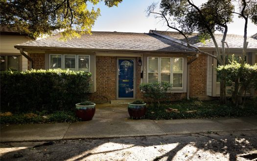 Townhouse for Sale in Dallas, TX 75240 – 3 Bedrooms, 2 Baths – $239900