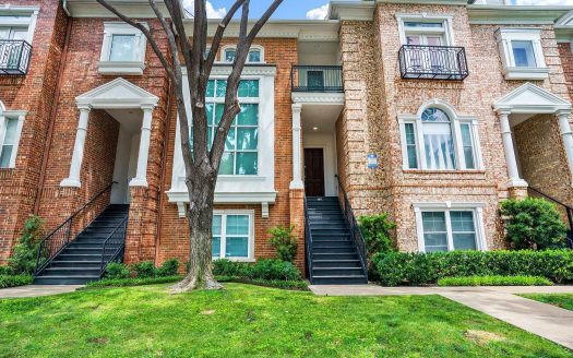 Condo for Sale in Dallas, TX 75201 – 2 Bedrooms, 3 Baths – $574900
