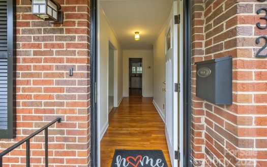 Single Family Home for Sale in Charlotte, NC 28210 – 3 Bedrooms, 2 Baths – $679500
