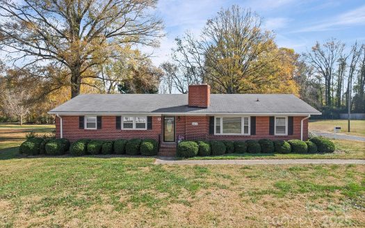 Single Family Home for Sale in Charlotte, NC 28269 – 3 Bedrooms, 2 Baths – $475000