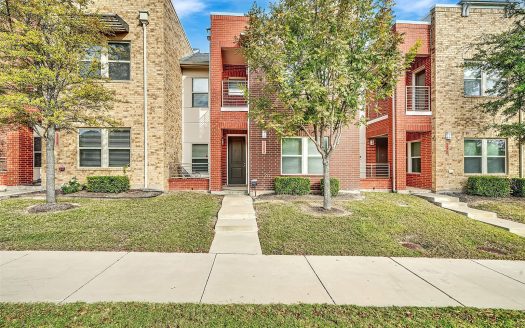 Townhouse for Sale in Dallas, TX 75203 – 3 Bedrooms, 3 Baths – $320000