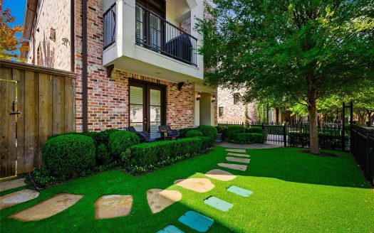 Townhouse for Sale in Dallas, TX 75219 – 3 Bedrooms, 4 Baths – $875000