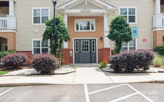 Condo for Sale in Charlotte, NC 28277 – 3 Bedrooms, 2 Baths – $289000