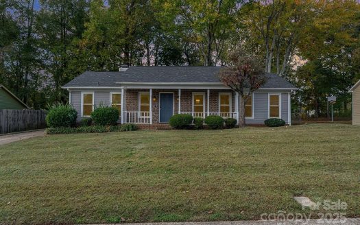Single Family Home for Sale in Charlotte, NC 28269 – 3 Bedrooms, 2 Baths – $320000