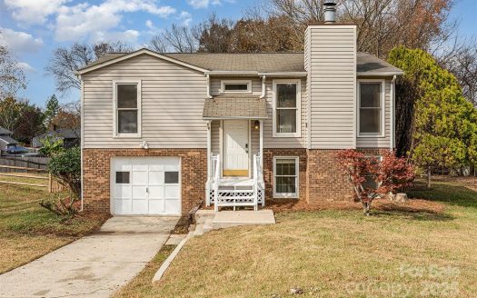 Single Family Home for Sale in Charlotte, NC 28262 – 3 Bedrooms, 2 Baths – $320000