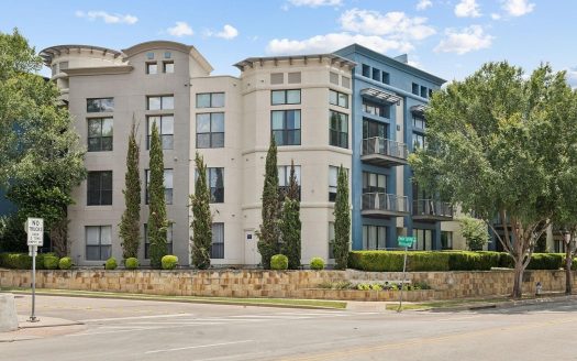 Condo for Sale in Dallas, TX 75219 – 1 Bedroom, 1 Bath – $230000