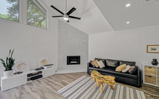 Condo for Sale in Dallas, TX 75236 – 2 Bedrooms, 2 Baths – $159900