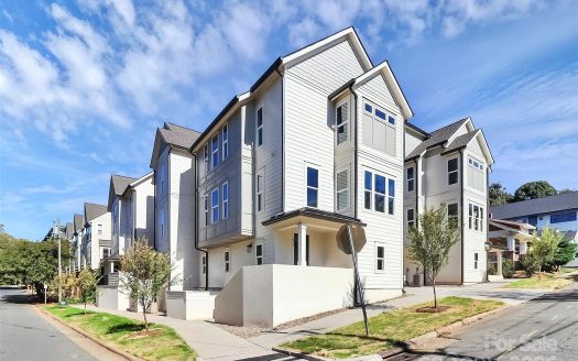 Condo for Sale in Charlotte, NC 28202 – 4 Bedrooms, 4 Baths – $549990