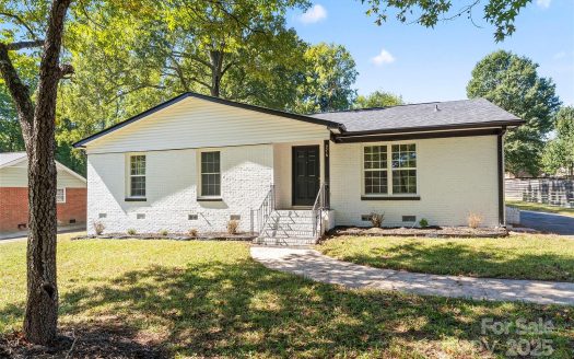 Single Family Home for Sale in Charlotte, NC 28215 – 3 Bedrooms, 2 Baths – $405000