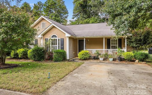 Single Family Home for Sale in Charlotte, NC 28269 – 3 Bedrooms, 2 Baths – $275000
