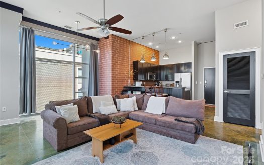 Condo for Sale in Charlotte, NC 28202 – 2 Bedroom, 1 Bath – $350000