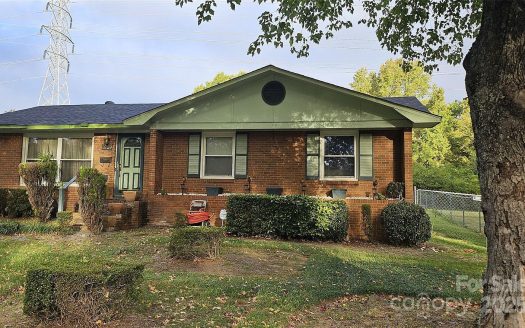 Single Family Home for Sale in Charlotte, NC 28213 – 3 Bedrooms, 2 Baths – $189500