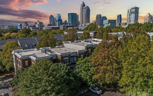 Condo for Sale in Charlotte, NC 28202 – 2 Bedrooms, 2 Baths – $305000