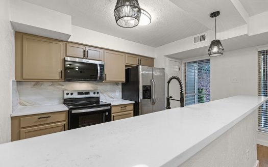 Condo for Sale in Dallas, TX 75231 – 2 Bedrooms, 3 Baths – $219990