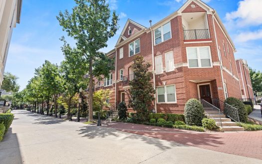 Townhouse for Sale in Dallas, TX 75204 – 2 Bedrooms, 3 Baths – $725000