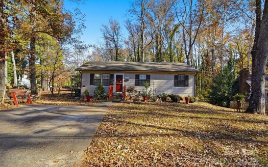 Single Family Home for Sale in Charlotte, NC 28215 – 3 Bedrooms, 2 Baths – $295000