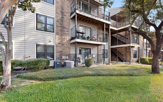 Condo for Sale in Dallas, TX 75231 – 2 Bedroom, 1 Bath – $149000