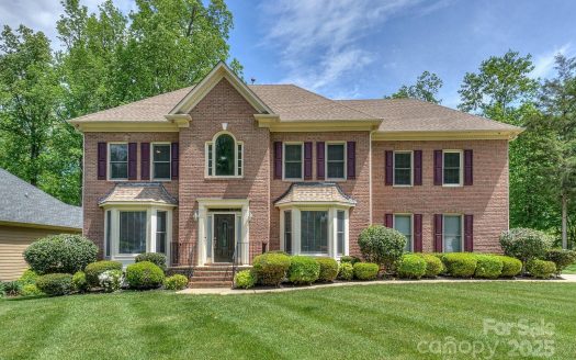 Single Family Home for Sale in Charlotte, NC 28269 – 5 Bedrooms, 3 Baths – $459000