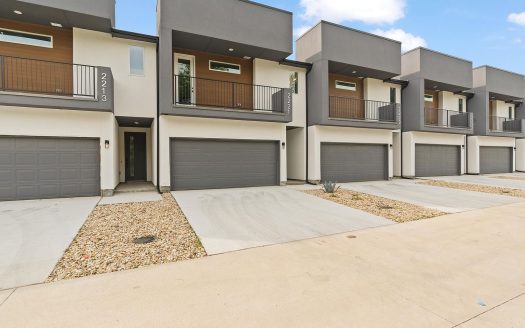 Townhouse for Sale in Dallas, TX 75219 – 3 Bedrooms, 3 Baths – $519000