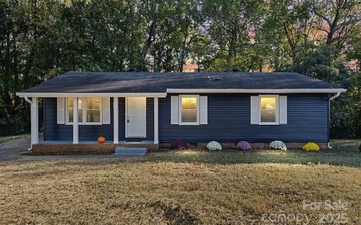 Single Family Home for Sale in Charlotte, NC 28215 – 3 Bedrooms, 2 Baths – $339000