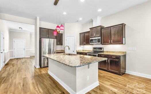 Single Family Home for Sale in Charlotte, NC 28278 – 4 Bedrooms, 3 Baths – $500000