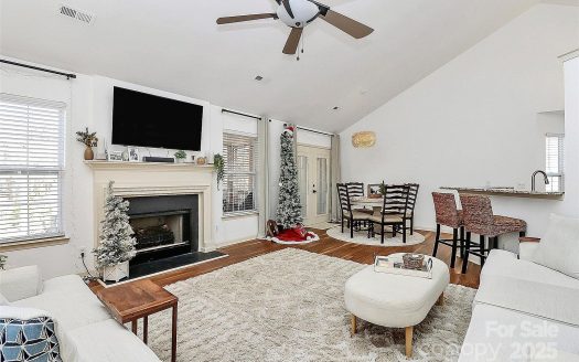 Single Family Home for Sale in Charlotte, NC 28215 – 3 Bedrooms, 2 Baths – $389000
