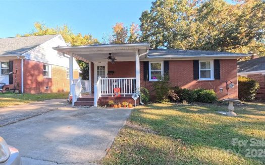 Single Family Home for Sale in Charlotte, NC 28205 – 4 Bedrooms, 1 Baths – $470000