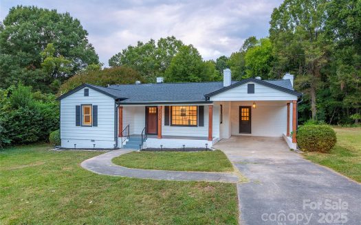 Single Family Home for Sale in Charlotte, NC 28216 – 3 Bedrooms, 2 Baths – $415000