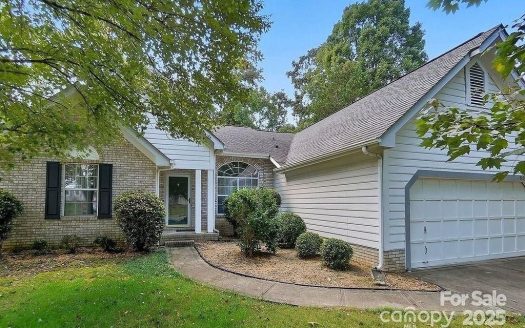 Single Family Home for Sale in Charlotte, NC 28216 – 3 Bedrooms, 2 Baths – $349000