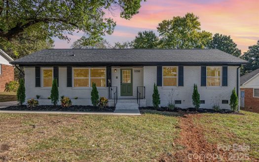 Single Family Home for Sale in Charlotte, NC 28216 – 3 Bedrooms, 1 Baths – $373000