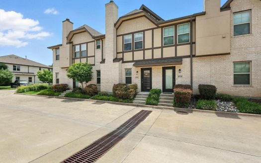 Townhouse for Sale in Dallas, TX 75228 – 3 Bedrooms, 3 Baths – $355000