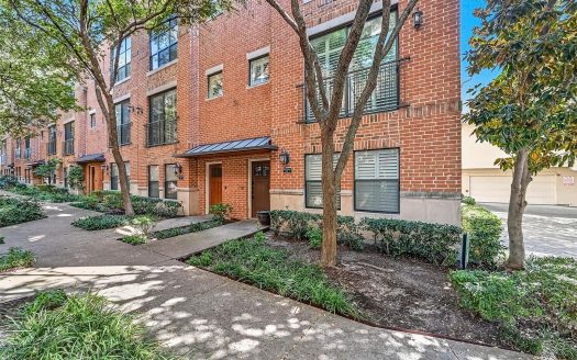Townhouse for Sale in Dallas, TX 75204 – 2 Bedrooms, 3 Baths – $725000