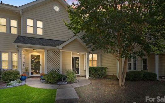 Condo for Sale in Charlotte, NC 28210 – 2 Bedrooms, 2 Baths – $245000