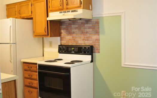 Condo for Sale in Charlotte, NC 28213 – 2 Bedrooms, 2 Baths – $173000