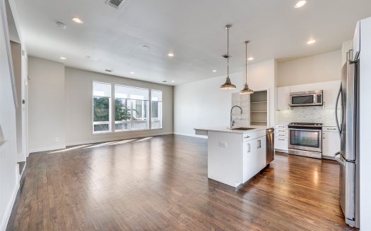 Townhouse for Sale in Dallas, TX 75204 – 3 Bedrooms, 3 Baths – $490000