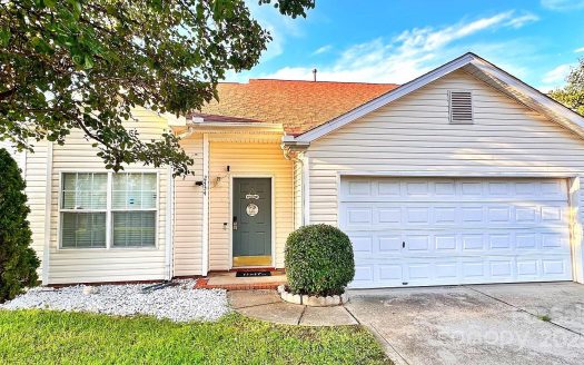 Single Family Home for Sale in Charlotte, NC 28216 – 3 Bedrooms, 3 Baths – $342500