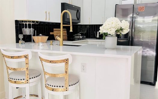 Condo for Sale in Charlotte, NC 28202 – 1 Bedroom, 1 Bath – $289000