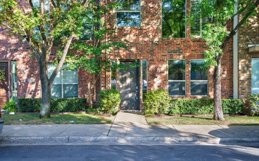 Townhouse for Sale in Dallas, TX 75204 – 2 Bedrooms, 3 Baths – $449000