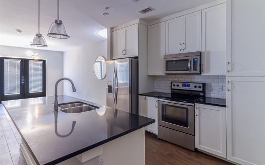 Condo for Sale in Dallas, TX 75206 – 2 Bedrooms, 2 Baths – $319000