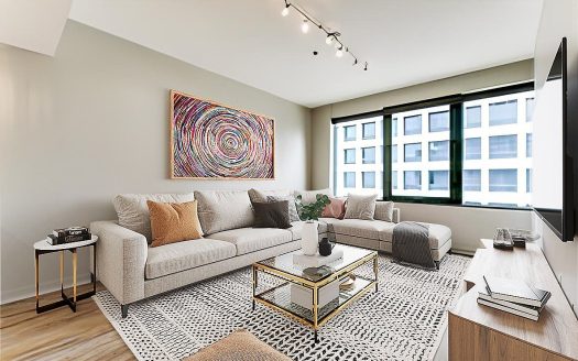 Condo for Sale in Dallas, TX 75202 – 1 Bedroom, 1 Bath – $289000