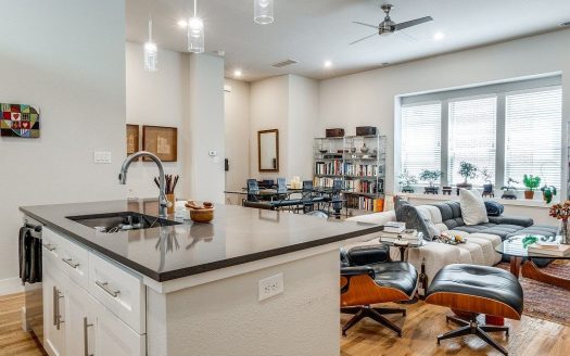 Townhouse for Sale in Dallas, TX 75206 – 2 Bedrooms, 3 Baths – $599000
