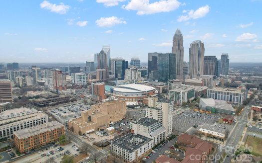 Condo for Sale in Charlotte, NC 28202 – 2 Bedrooms, 2 Baths – $340000