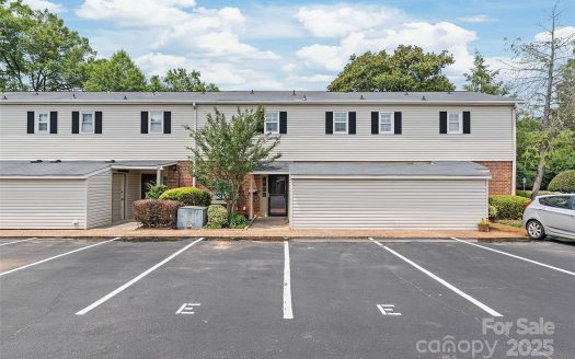 Condo for Sale in Charlotte, NC 28210 – 2 Bedrooms, 3 Baths – $250000