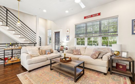 Condo for Sale in Dallas, TX 75206 – 2 Bedrooms, 3 Baths – $485000