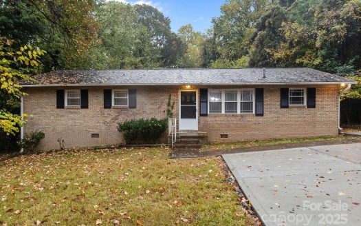 Single Family Home for Sale in Charlotte, NC 28216 – 3 Bedrooms, 2 Baths – $285000
