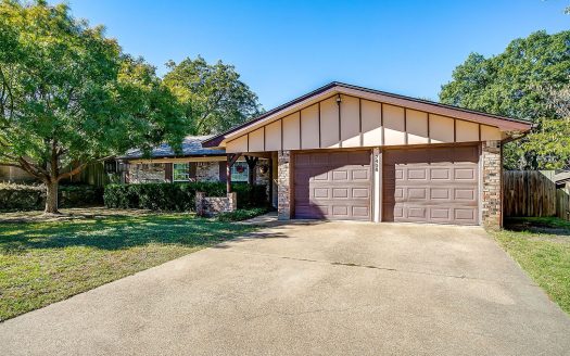 Single Family Home for Sale in Fort Worth, TX 76134 – 3 Bedrooms, 2 Baths – $275000