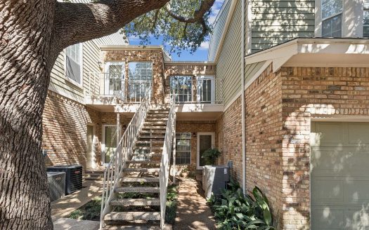 Condo for Sale in Dallas, TX 75214 – 2 Bedrooms, 2 Baths – $289000