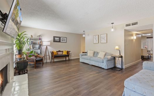 Condo for Sale in Dallas, TX 75248 – 2 Bedrooms, 3 Baths – $224900
