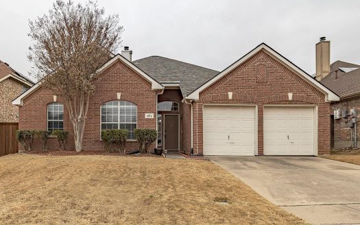 Single Family Home for Sale in Fort Worth, TX 76133 – 4 Bedrooms, 2 Baths – $340000